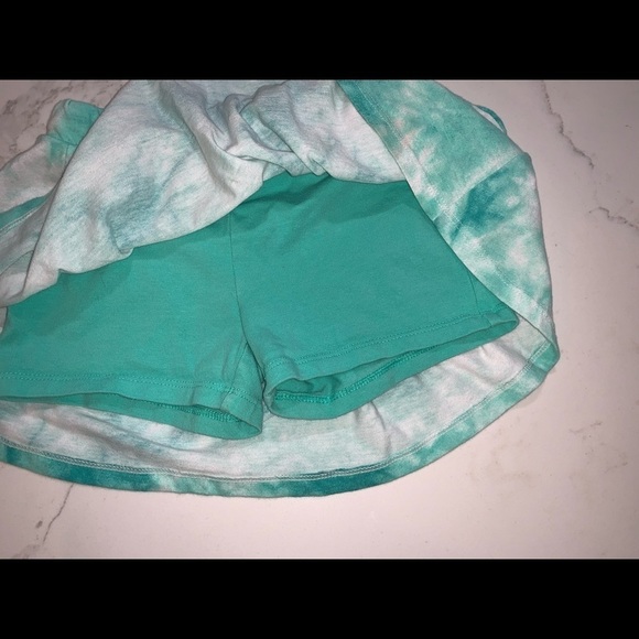 Green and white tye dye skirt with attached shorts - Picture 2 of 4